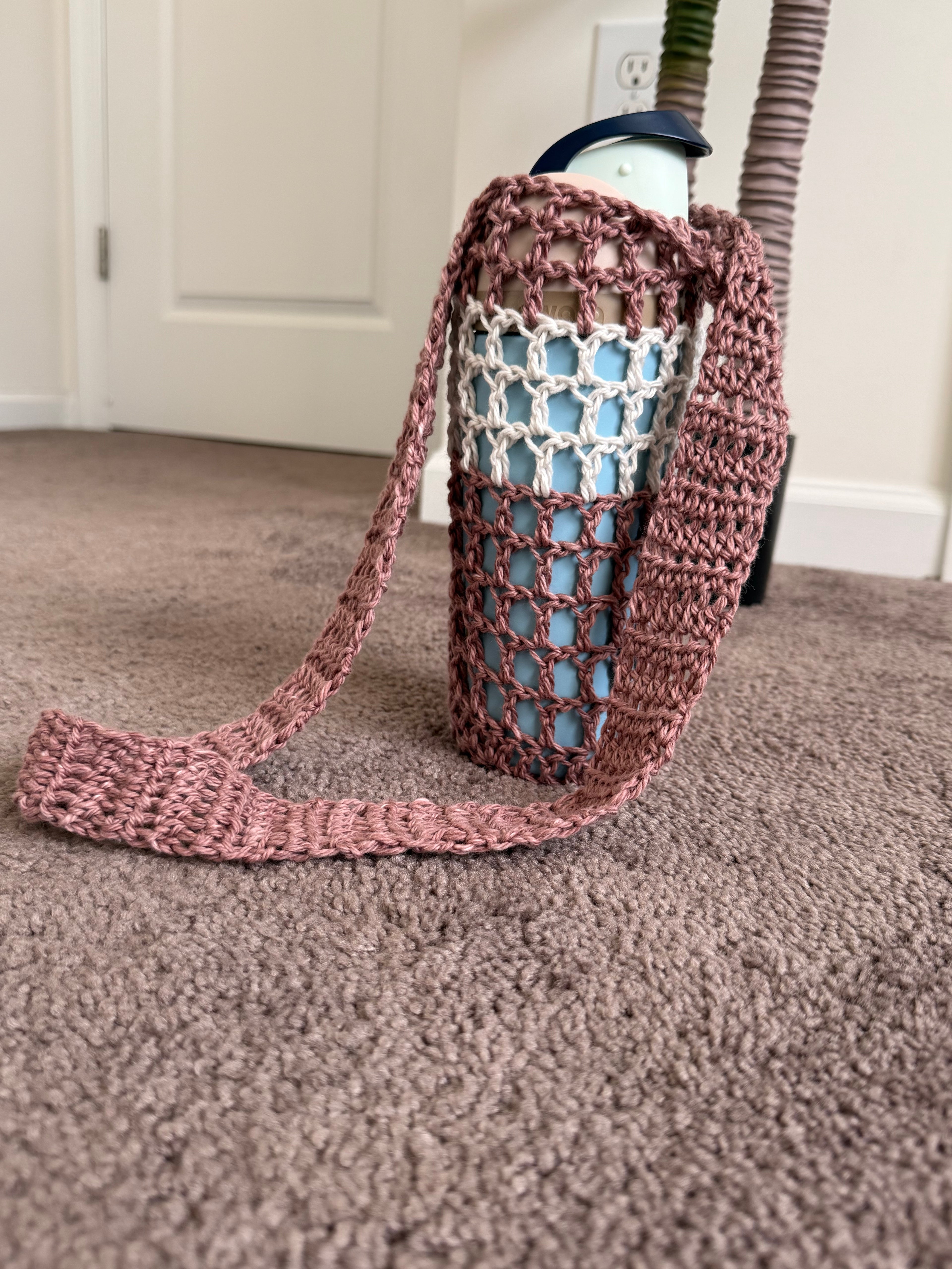 Water Bottle Holder - Dusty Rose and White